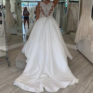 Wedding gown